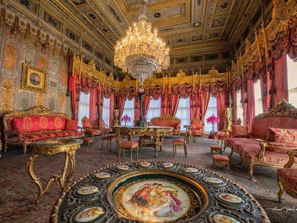 Dolmabahce Palace: Skip-the-Line Guided Tour