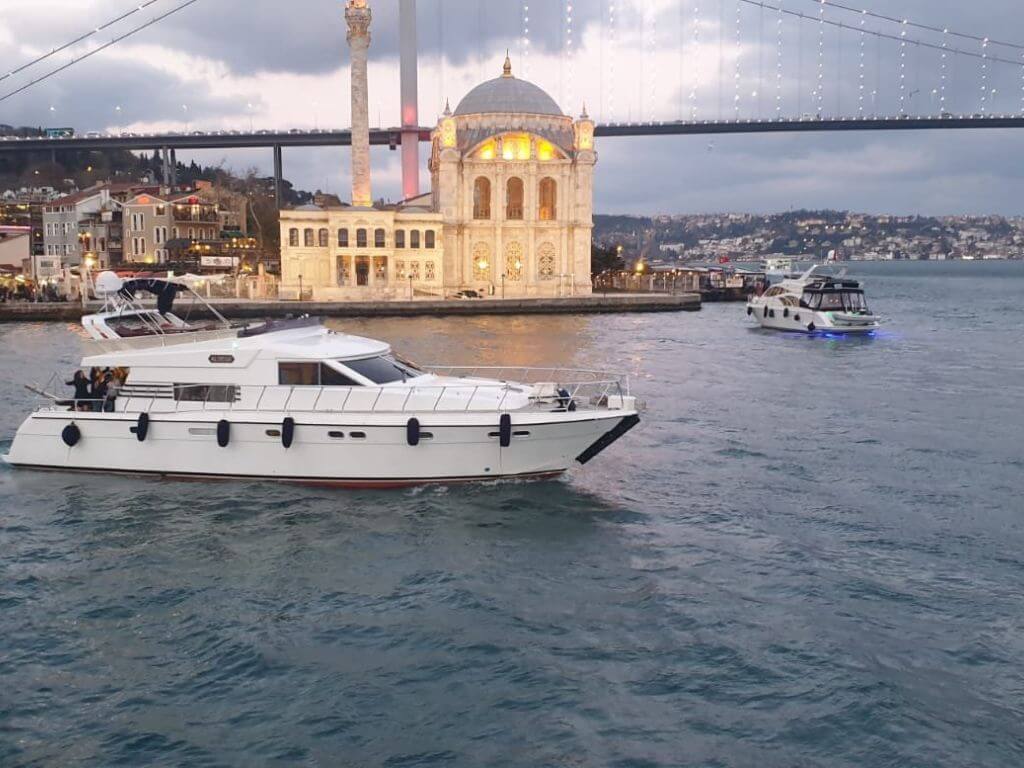 Istanbul Sunset Cruise on Luxury Yacht - Guided Group Cruise