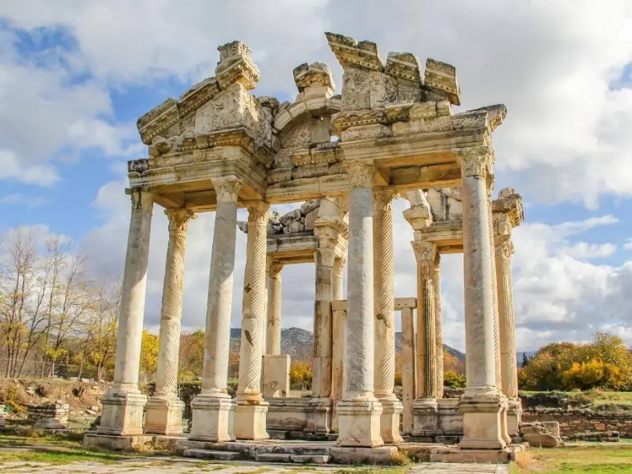 Ancient Marvels: Aphrodisias & Pamukkale Day Tour from Izmir