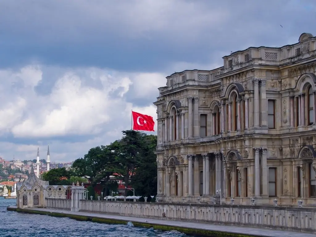 Bridging Continents: Half-Day Asian Istanbul & Beylerbeyi Palace Tour